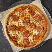 top-view-pepperoni-pizza-tray top-view-pepperoni-pizza-tray